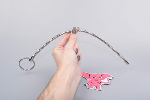 Ohybný kovový dilatátor Bendy (6 mm), v ruke