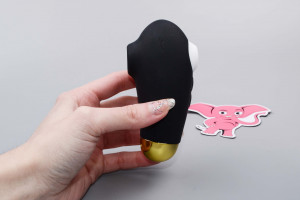 Súprava tlakovej pomôcky a pulzátora – Pleasurix Duo, tlaková pomôcka v ruke