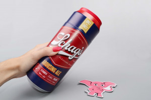 Masturbátor Beer Can Arousing Ale (20 cm), v ruke