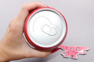 Masturbátor Beer Can Arousing Ale (20 cm), v ruke