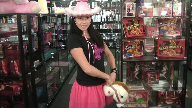 video: Domča a Anální kolík Hot Pony
