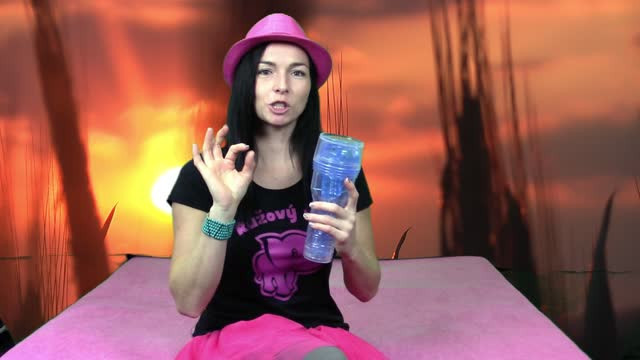 video: Domča předvádíFleshlight Turbo Thrust Blue Ice