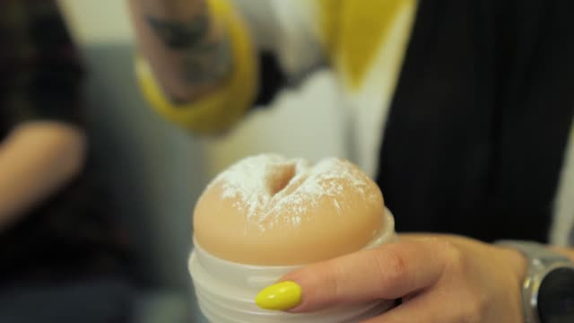 video: Verča s Luckou predvádzajú Pudr Don Pudre (200 g)