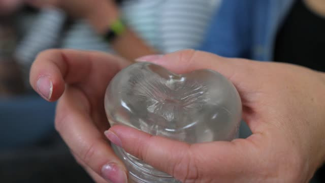 video: Domča s Verčou predvádzajú Fleshlight Quickshot Riley Reid masturbátor